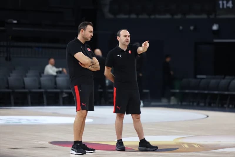 A Milli Erkek Basketbol Takımı Yardımcı Antrenörü Ender Arslan, ay-yıldızlı ekibin mevcut jenerasyonunun çok değerli old