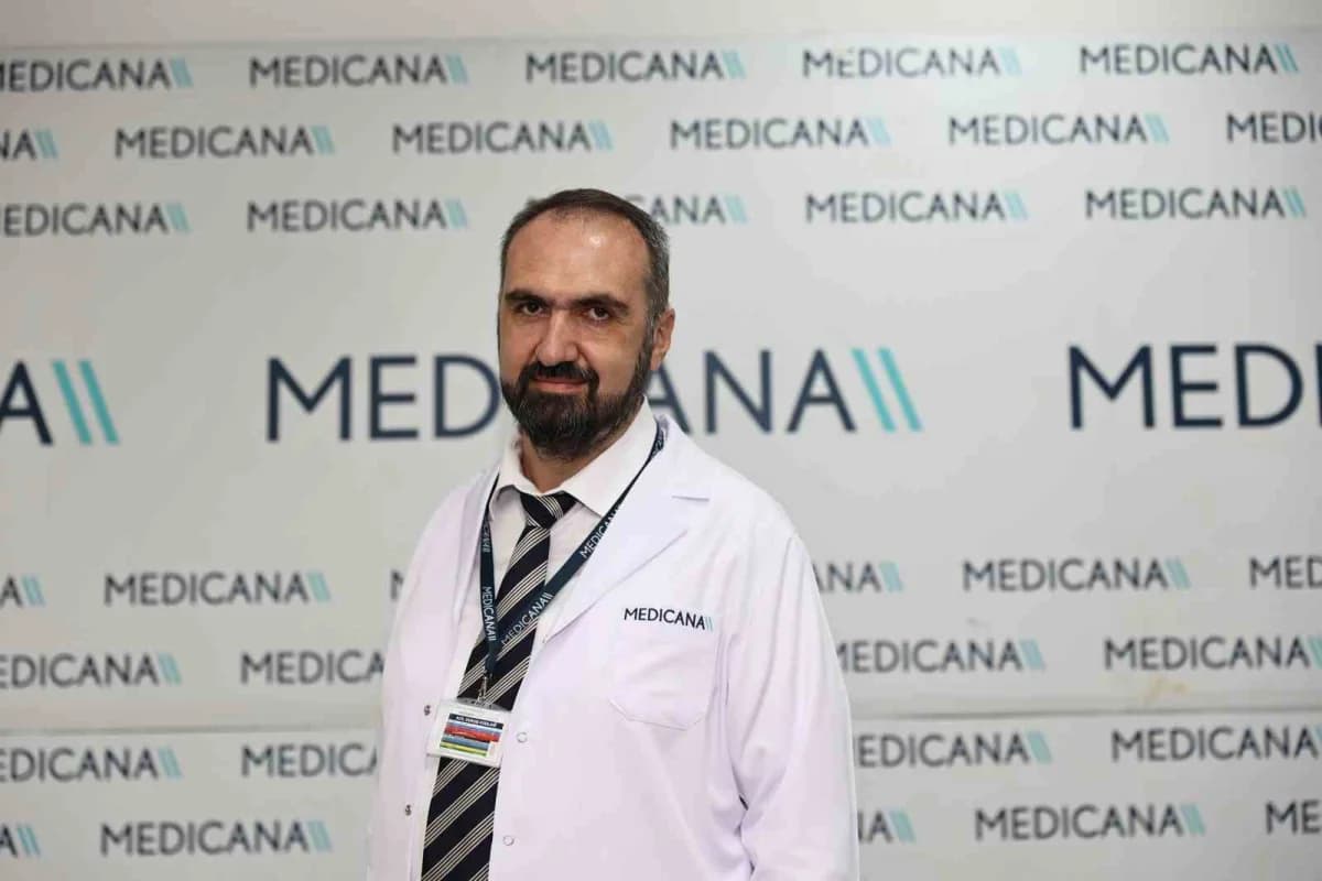 Medicana Konya Hastanesi Üroloji Uzmanı Prof. Dr. Ramazan Kocaaslan endoürolojik tedavi hakkında bilgi verirken