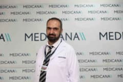 Medicana Konya Hastanesi Üroloji Uzmanı Prof. Dr. Ramazan Kocaaslan endoürolojik tedavi hakkında bilgi verirken