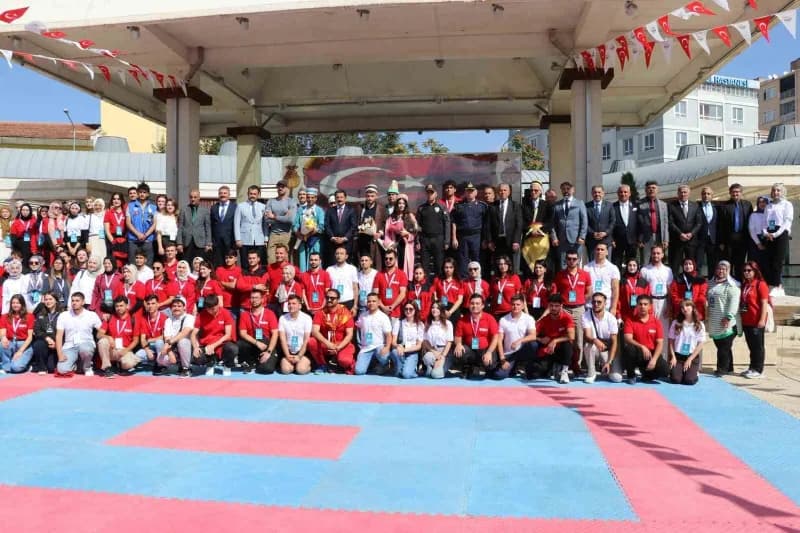 Ayakkabı ustası Ayvaz Şenlik şed kuşandı.