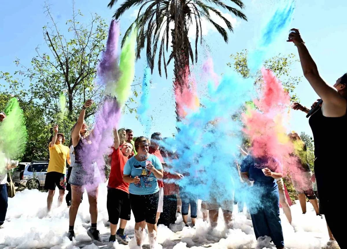 Antalya'da Muratpaşa Belediyesi Adalya Vakfı Engelsiz Kafe'nin Özel gereksinimli öğrencileri, yeni eğitim öğretim yılına