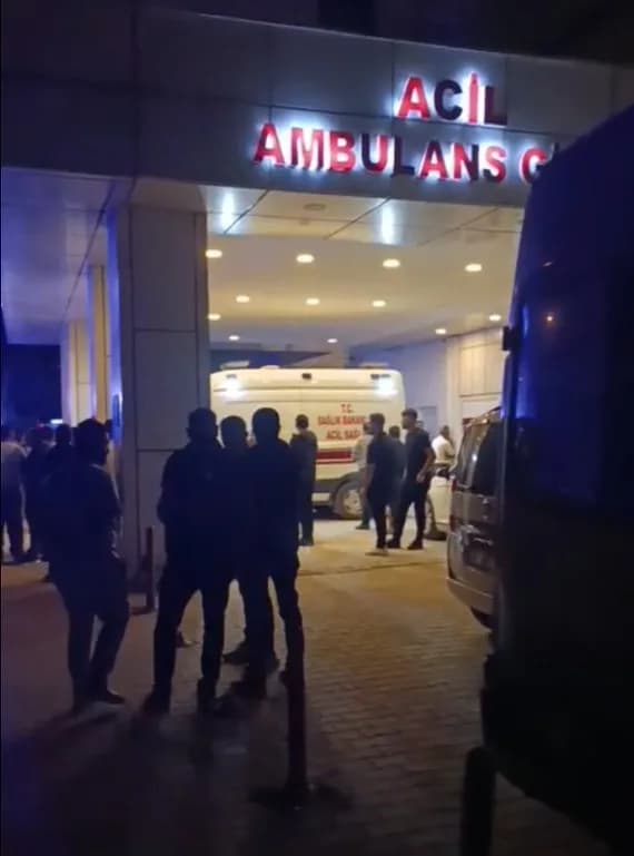 Acil önü kalabalık