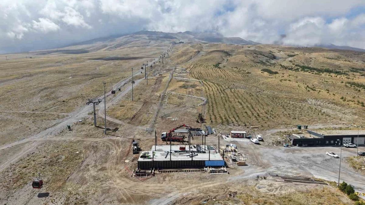 Kayseri Büyükşehir Belediyesi tarafından Erciyes Kayak Merkezi’nin dört mevsim turizm kapasitesini artırmak ve bölgeye y