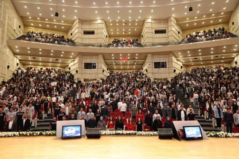 Erciyes Üniversitesi (ERÜ) tarafından bu yıl eğitim-öğretime başlayan öğrencilere yönelik "Tanışma Programı" düzenlendi.