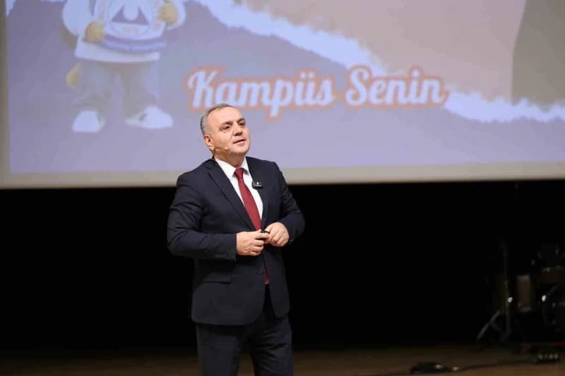 Erciyes Üniversitesi (ERÜ) tarafından bu yıl eğitim-öğretime başlayan öğrencilere yönelik "Tanışma Programı" düzenlendi.