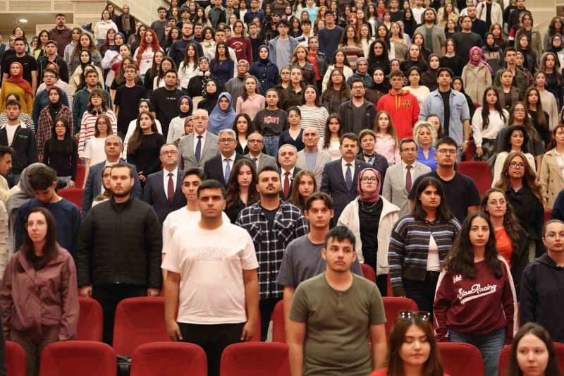 Erciyes Üniversitesi (ERÜ) tarafından bu yıl eğitim-öğretime başlayan öğrencilere yönelik "Tanışma Programı" düzenlendi.