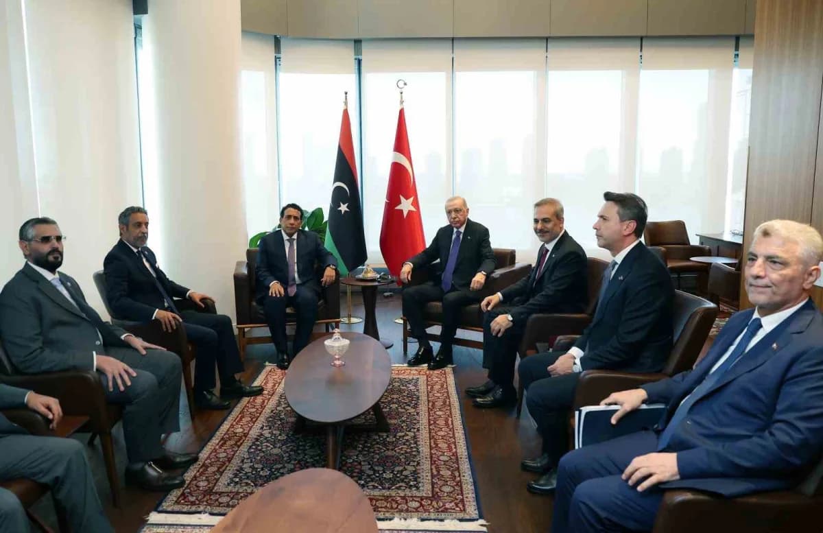 Cumhurbaşkanı Recep Tayyip Erdoğan, New York temasları kapsamında Libya Başkanlık Konseyi Başkanı Muhammed el-menfi’yi T