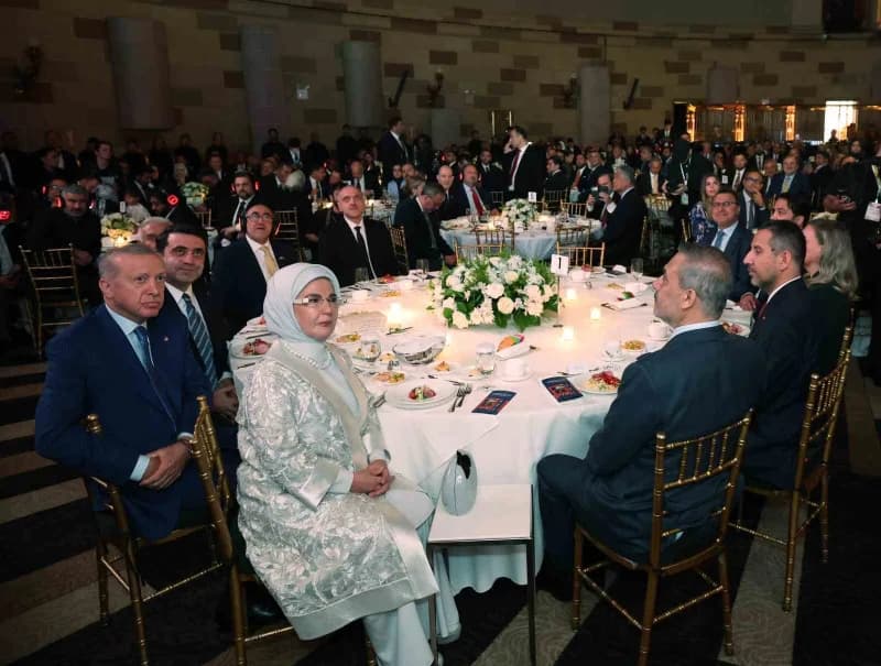 Cumhurbaşkanı Erdoğan: "Müslümanlardan entegre olmaları değil, asimile olmaları bekleniyor"