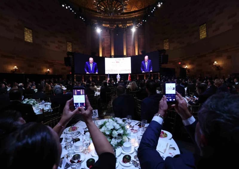 Cumhurbaşkanı Erdoğan: "Müslümanlardan entegre olmaları değil, asimile olmaları bekleniyor"