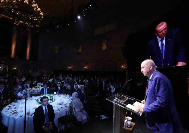 Cumhurbaşkanı Erdoğan: "Müslümanlardan entegre olmaları değil, asimile olmaları bekleniyor"