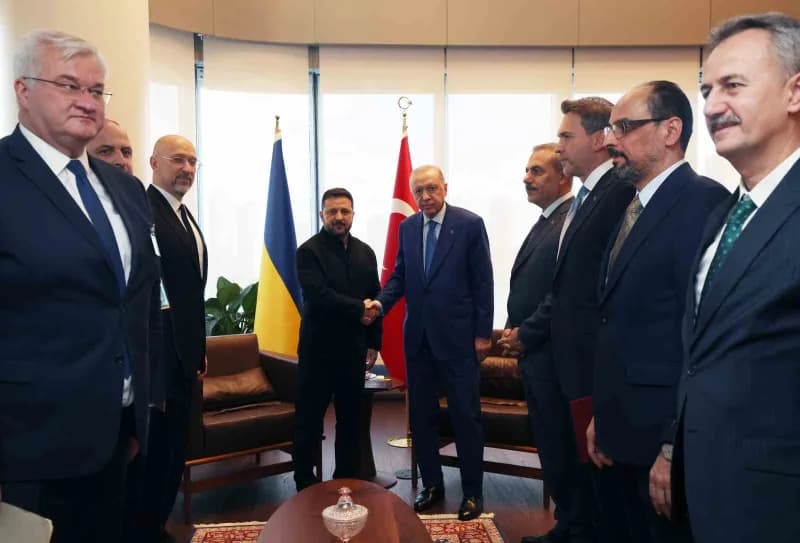 Cumhurbaşkanı Erdoğan ve Ukrayna Başbakanı Zelenskiy New York'ta Türkevi’nde görüşme yaparken