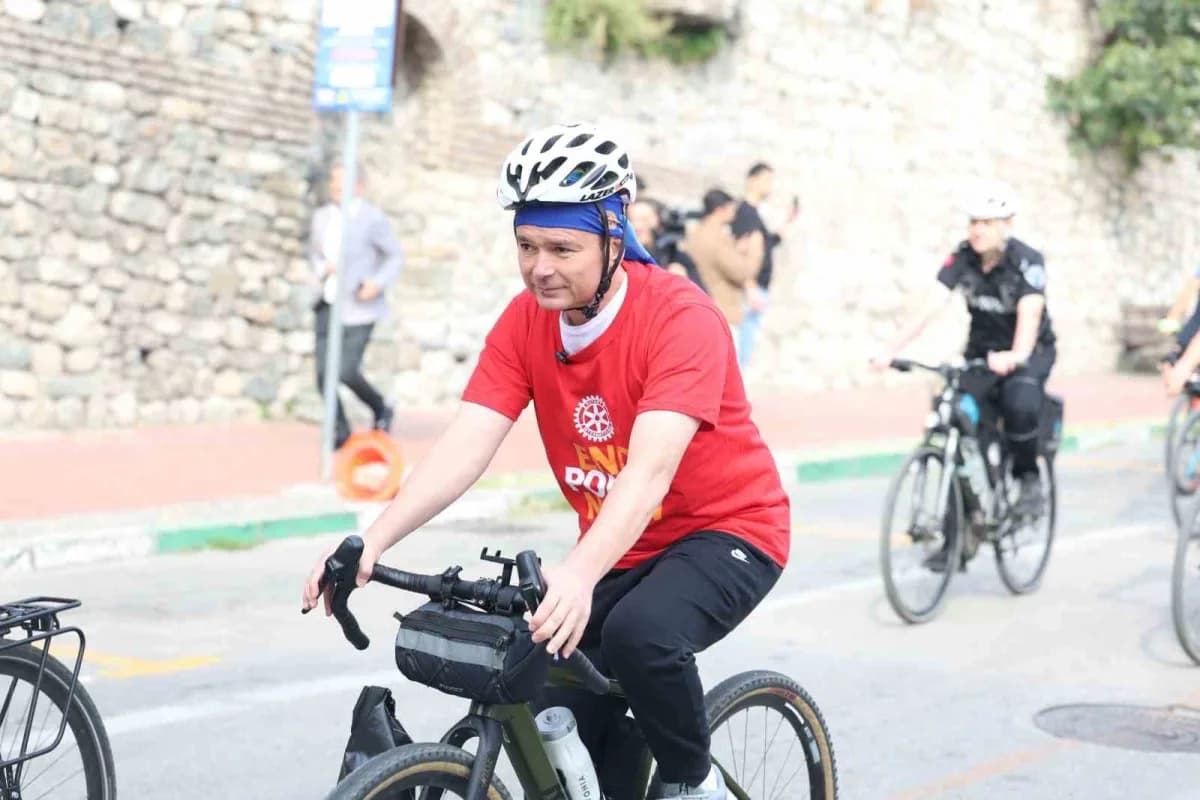 18. Tophane-Nilüfer-Mudanya Bisiklet Turu’nda yüzlerce bisikletçiyle birlikte pedal çeviren Osmangazi Belediye Başkanı E