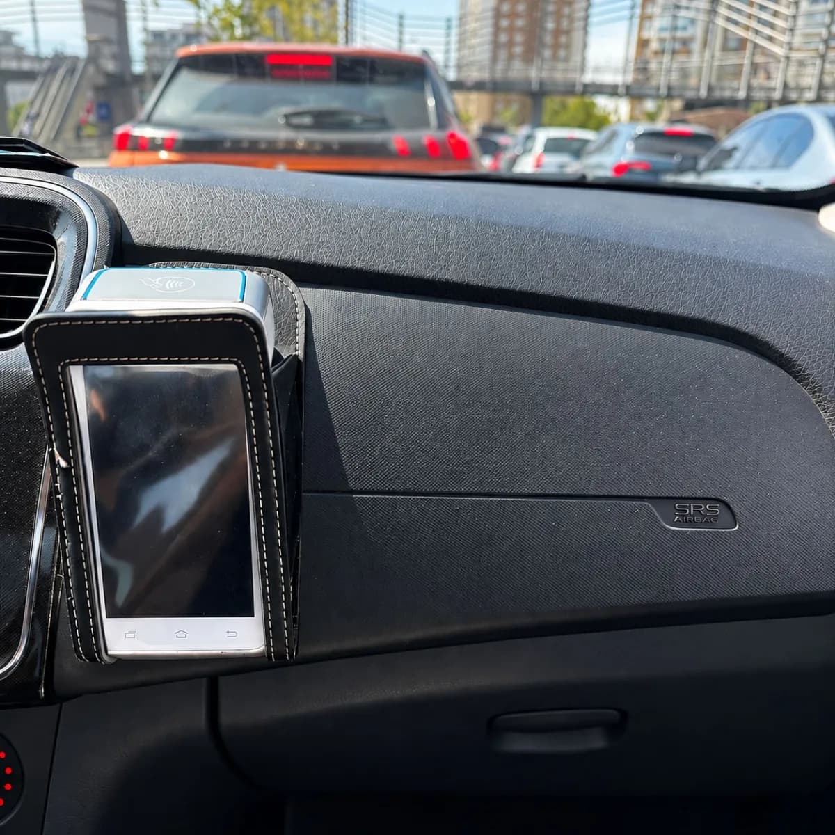 Başkan Erkan Özkan, araçlarda airbaglerin üzerine veya açılma alanına konulan POS cihazı, telefon, telefon tutucu ve ben