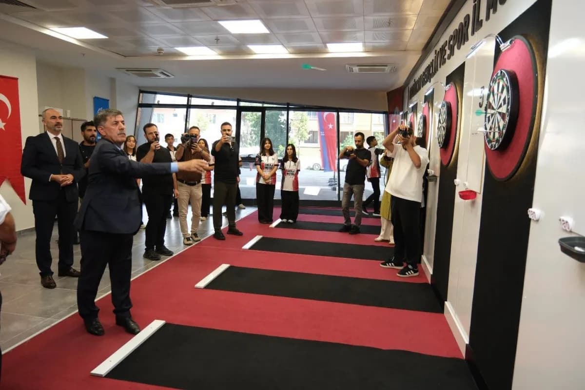 Erzincan’da 2026 Şehit Eren Bülbül Türkiye Dart Şampiyonası başladı