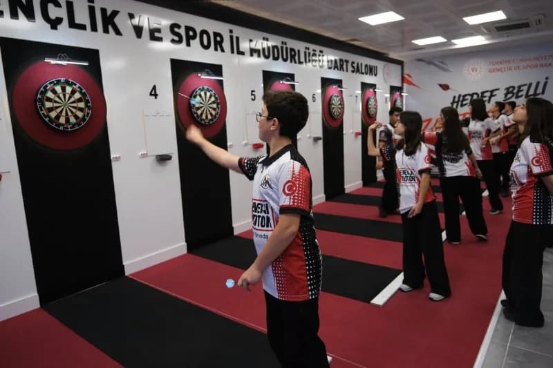 Erzincan Merkez Yaşar Erkan Spor Salonu’nda düzenlenen 2026 Şehit Eren Bülbül Türkiye Dart Şampiyonası açılış programı