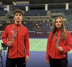 Erzincanlı badmintoncular Gökay Göl ve Nisa Nur Çimen uluslararası turnuvada mücadele ederken