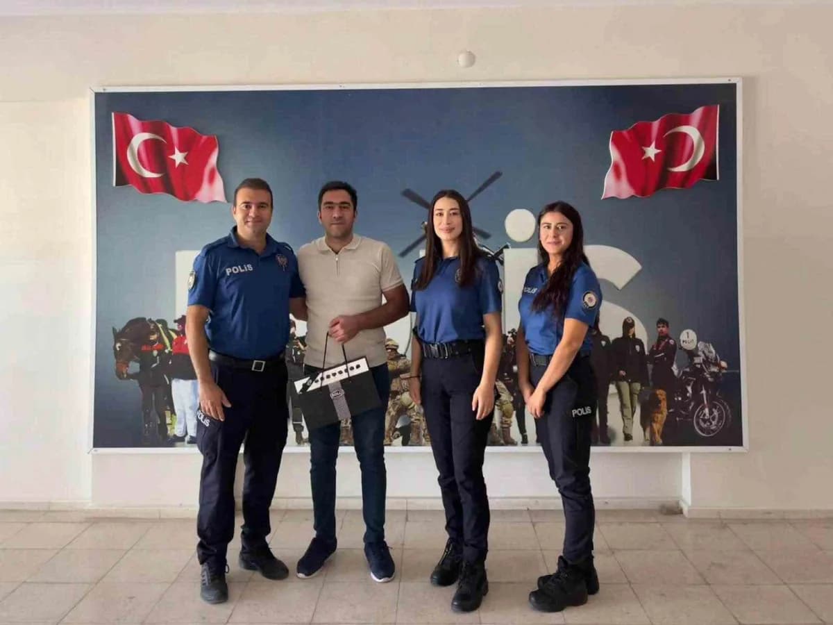 Erzincan Emniyet Müdürlüğü personeli Gaziler Günü kapsamında gazileri ziyaret ederken