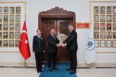 Erzincan Valisi Hamza Aydoğdu, İl Emniyet Müdürü Esat Feryadi Doköz ile valilik makamında görüşüyor