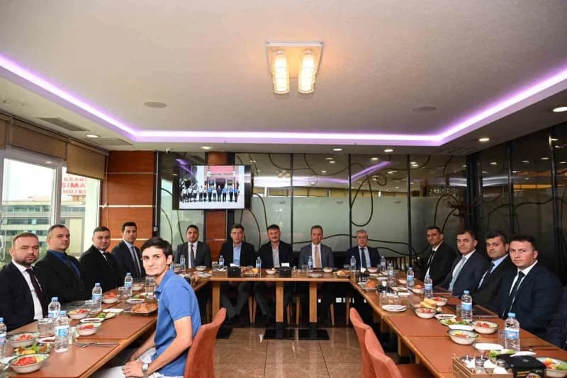 Erzincan İl Emniyet Müdürü Zafer Baybaba için düzenlenen veda yemeği programından bir kare