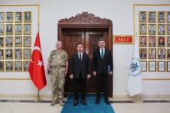 Erzincan Valiliğinde güvenlik ve asayiş toplantısı sırasında Vali Hamza Aydoğdu ve güvenlik yetkilileri