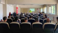 Erzincan 100. Yıl Atatürk Huzurevi’nde trafik güvenliği eğitimi alan huzurevi sakinleri ve çalışanları