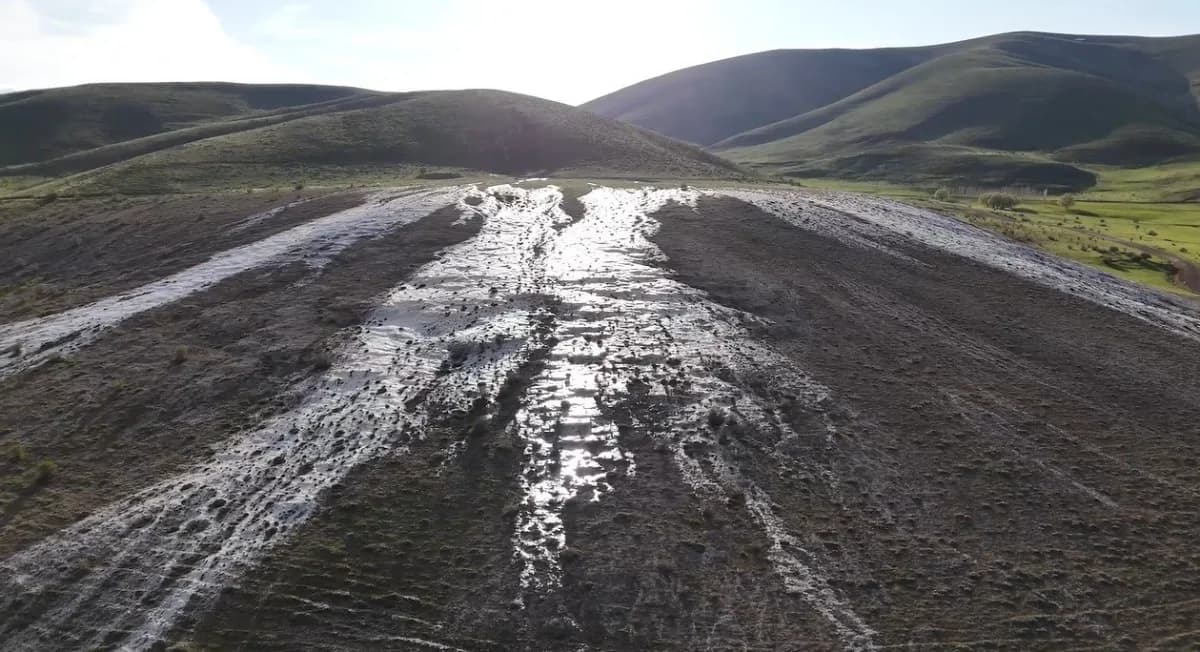 Erzincan’da mevsimsel su kaynağı doğal traverten oluşturuyor