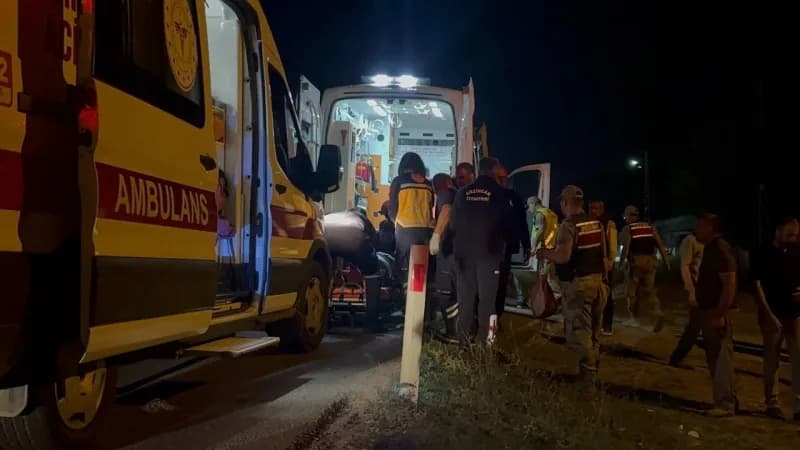 Erzincan-erzurum kara yolunun Akyazı mevkisinde otomobilin takla atması sonucu aynı araçta bulunan karı-koca yaralandı