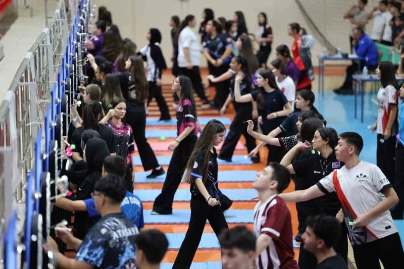Erzincan’da düzenlenen Şehit Eren Bülbül Dart Türkiye Şampiyonası 1. Ayak müsabakalarından bir kare