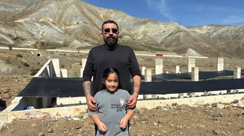 Dedesinin 1992 yılında Almanya'da gördüğü üretim sistemini Erzincan'a taşımasıyla başlayan aile işletmesini üçüncü kuşak