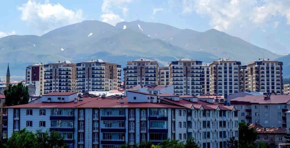 Erzurum’da 2026 yılının ilk 8 ayında yabancılara satılan konutlar ve şehir görüntüsü