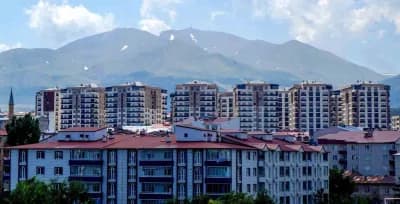 Erzurum’da 2026 yılının ilk 8 ayında yabancılara satılan konutlar ve şehir görüntüsü