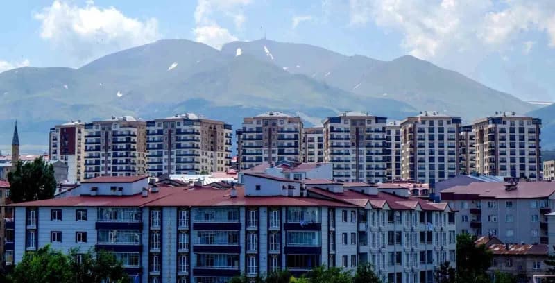 Erzurum’da 2026 yılının ilk 8 ayında yabancılara satılan konutlar ve şehir görüntüsü