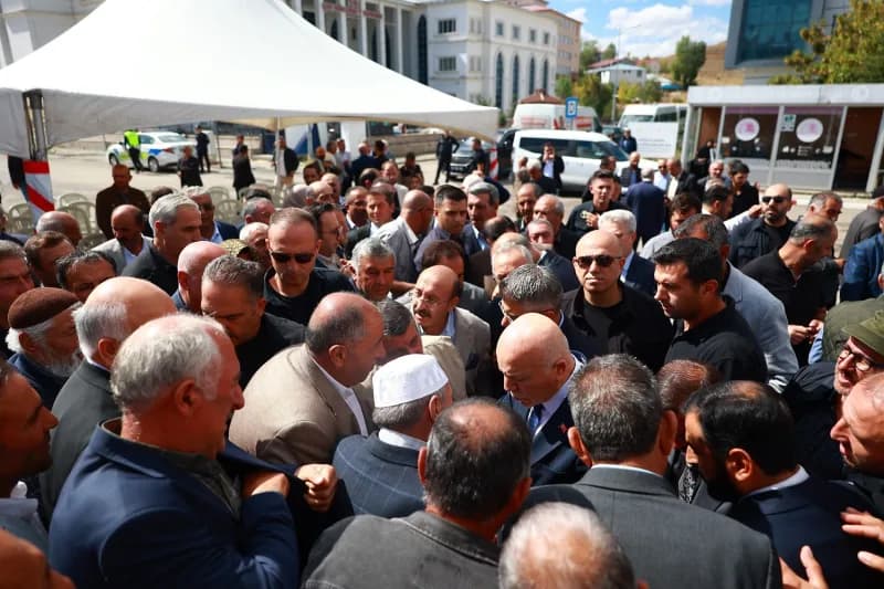 Erzurum Büyükşehir Belediyesi, Çat ilçesinde hayata geçen yatırımlarını düzenlediği törenle hizmete açtı.