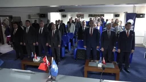 Erzurum’da coğrafi işaretler bilgilendirme semineri sırasında konuşma yapan yetkililer ve katılımcılar