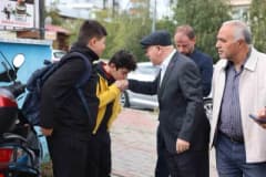 Erzurum Büyükşehir Belediye Başkanı Mehmet Sekmen, TOKİ Ortaokulu ve Murat Ellik Bulvarı'nda inceleme yaparken