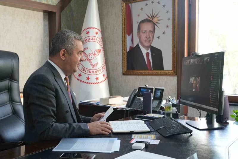 Erzurum İl Millî Eğitim Müdürü Süleyman Ekici başkanlığında çevrimiçi eğitim değerlendirme toplantısı