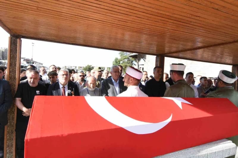 Erzurum, Aynı gün yaşamını yitiren Dokuz Eylül Üniversitesi Öğretim Üyesi Dr. Ayça Kübra Hızarcı ve Türkiye Harp Malulü