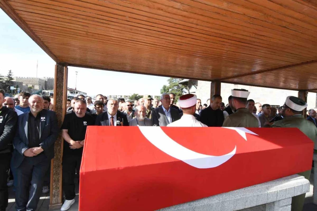 Erzurum, Aynı gün yaşamını yitiren Dokuz Eylül Üniversitesi Öğretim Üyesi Dr. Ayça Kübra Hızarcı ve Türkiye Harp Malulü