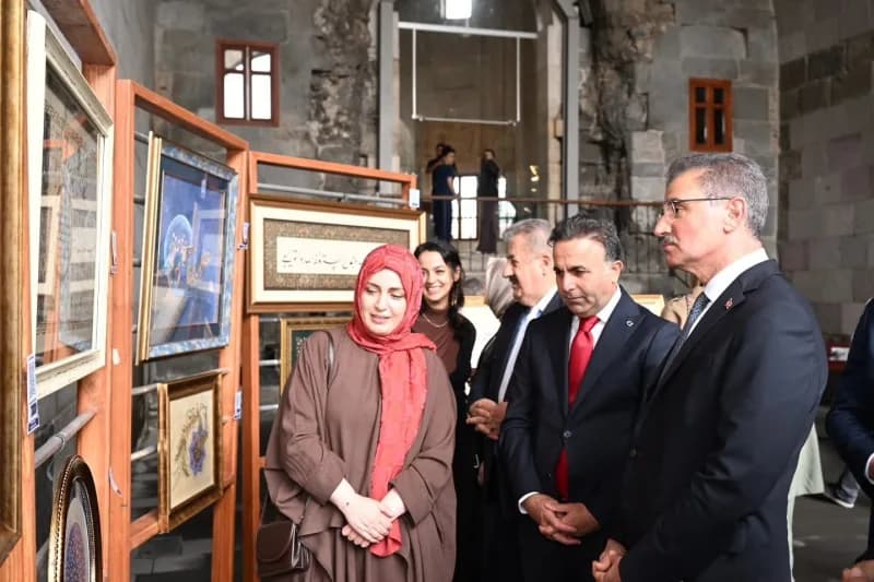 Erzurum’da sanatçı Dilek Şar ve öğrencilerinin imzasını taşıyan "Erzurum’un Kadim İzlerine Saygı" adlı karma sergi, kent