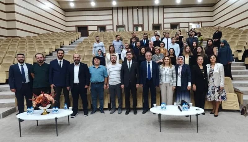 Erzurum’da düzenlenen Kadın Doğum Günleri sempozyumunda konuşmacılar ve katılımcılar