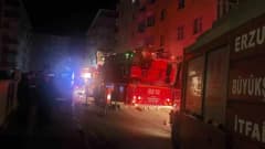 Erzurum Palandöken’de 6 katlı binada çıkan yangına müdahale eden itfaiye ekipleri