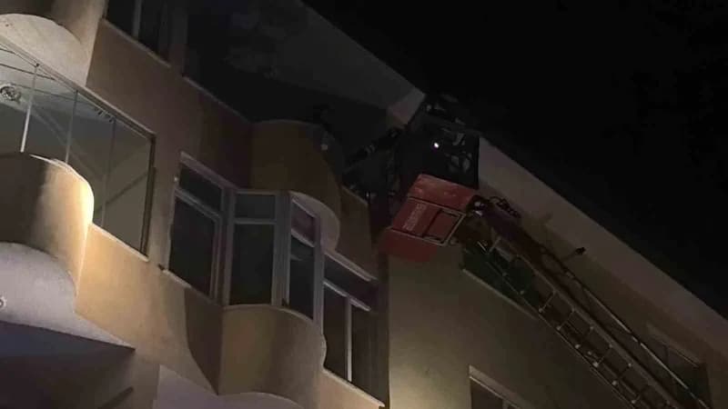 Erzurum’un Palandöken ilçesinde bir apartmanın 5’inci katında çıkan Yangın korku ve paniğe neden oldu. Yoğun duman neden
