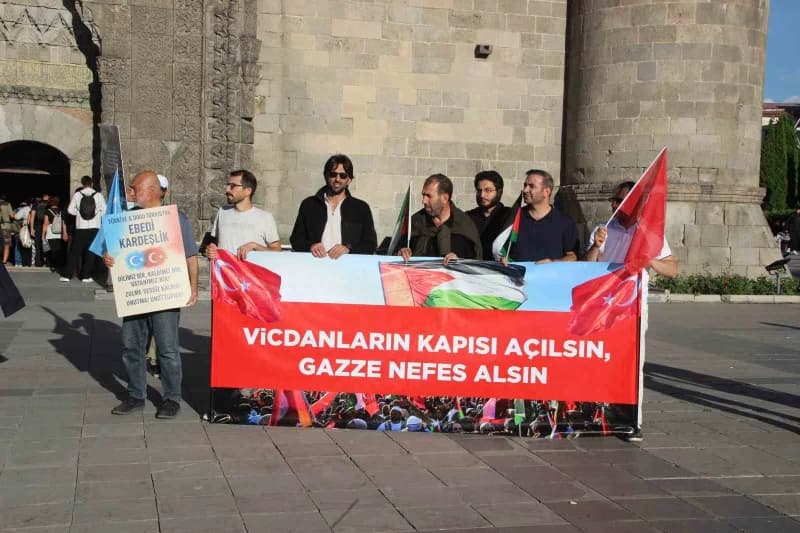 18 Kasım 2023 Cumartesi günü başlayan yürüyüş, aradan geçen 150 haftada kar, kış, soğuk, yağmur ve rüzgâra rağmen kesint