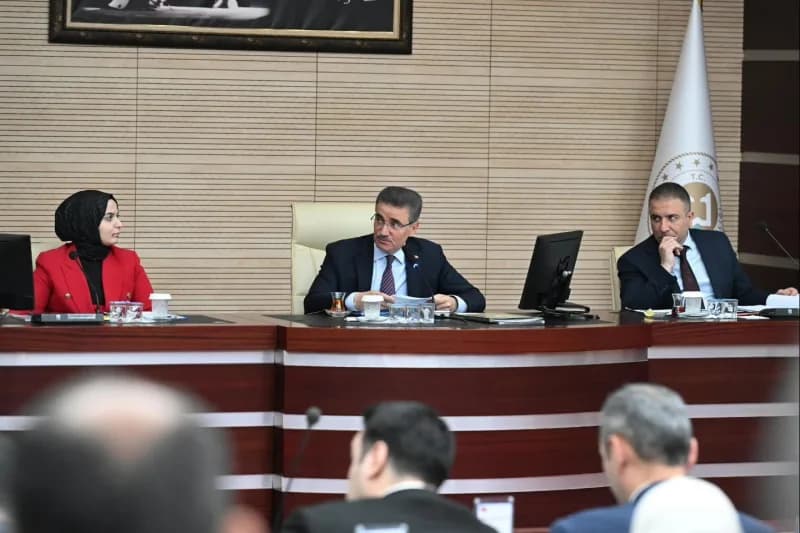 Erzurum’da Vali Aydın Baruş başkanlığında, Sosyal Yardımlaşma ve Dayanışma Vakıfları (SYDV) Performans Değerlendirme Top