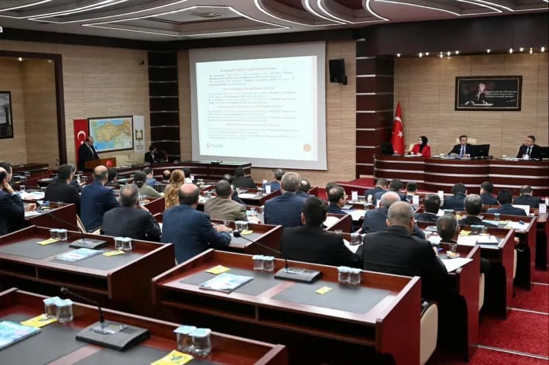 Erzurum’da Vali Aydın Baruş başkanlığında, Sosyal Yardımlaşma ve Dayanışma Vakıfları (SYDV) Performans Değerlendirme Top