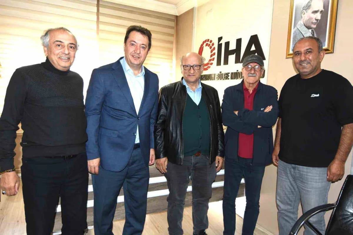 Erzurum Tarih Derneği Başkanı Hacı Ömer Özden, beraberinde dernek Yönetim Kurulu üyeleriyle birlikte İhlas Haber Ajansı