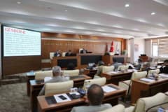 Erzurum Büyükşehir Belediye Meclisi toplantı salonunda meclis üyeleri toplantı yaparken