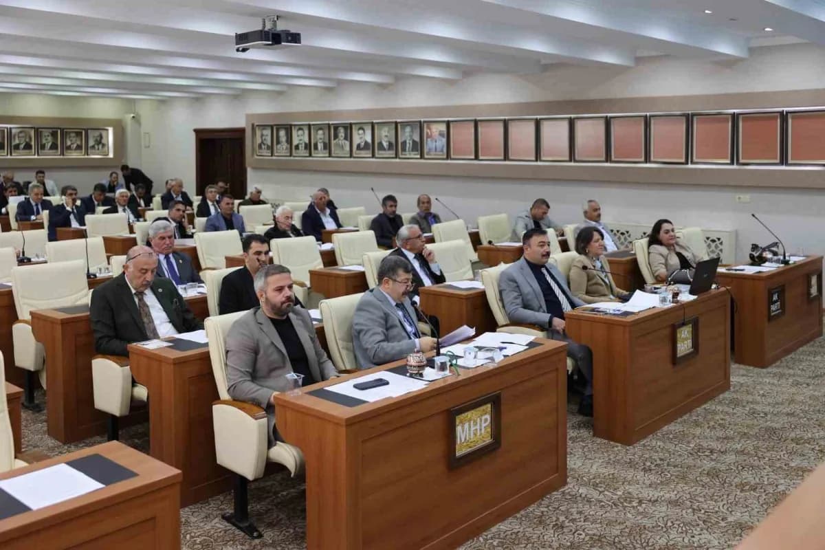 Erzurum Büyükşehir Belediye Başkan Vekili Mehmet Akarsu başkanlığında, Erzurum Büyükşehir Belediyesi Meclis Salonu’nda 8