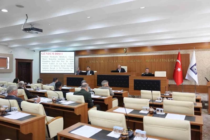 Erzurum Büyükşehir Belediye Başkan Vekili Mehmet Akarsu başkanlığında, Erzurum Büyükşehir Belediyesi Meclis Salonu’nda 8