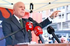 Erzurum Tosya Halk Pazarı açılış töreninde vatandaşlar ve belediye yetkilileri